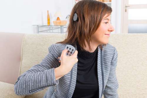 Zeitleiste: Leben mit einer Hörbeeinträchtigung: Erwachsene